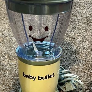 Baby bullet like new barely used and 2 formula containers